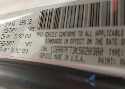 2019 Ram 1500 Classic Tradesman Quad Cab 4X4 6'4 Box z USA, uszkodzony, nr VIN 1C6RR7FT3KS620380